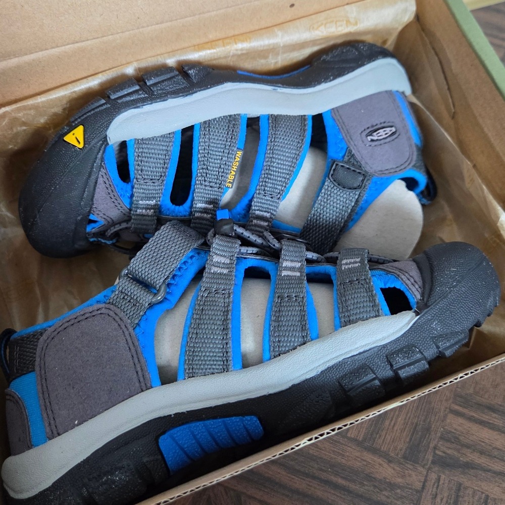 NWT KEEN Newport H2 Gray & Blue closed toe hiking outdoor sandals Boys size 12 - Picture 2 of 9